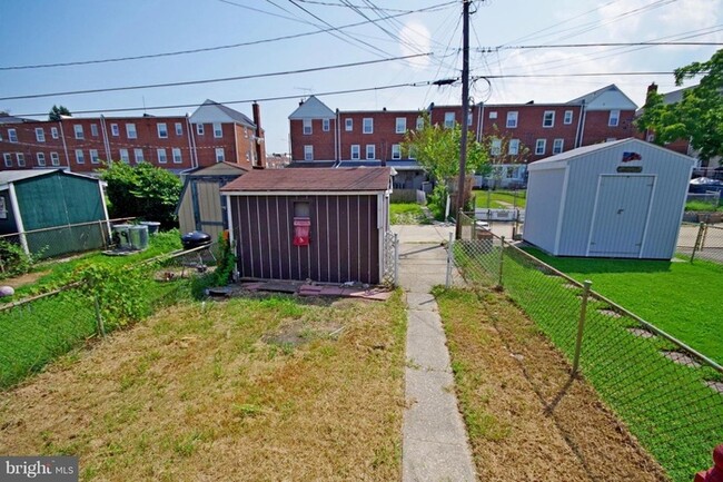 Building Photo - 3 Bedroom Townhome