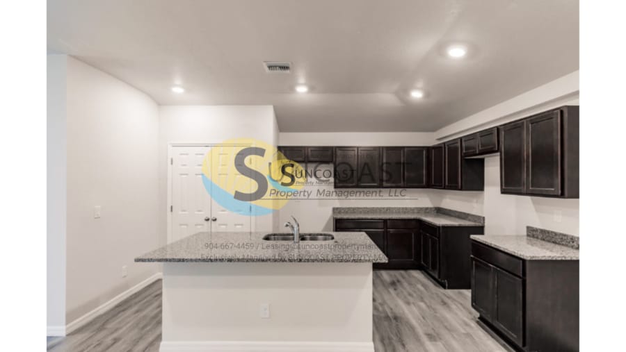 Building Photo - 3851 Hollycrest St
