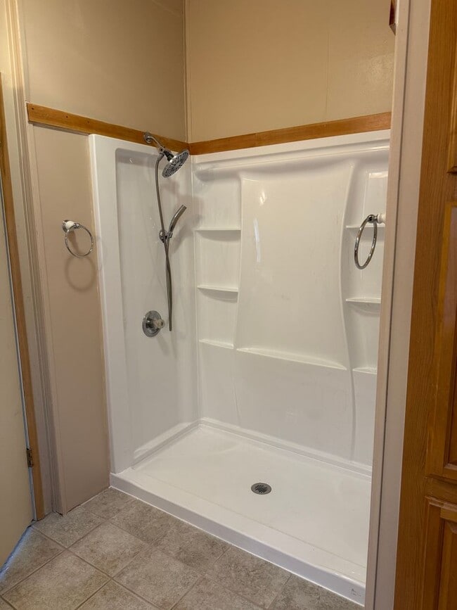 Building Photo - Open floor plan-Lots of upgrades