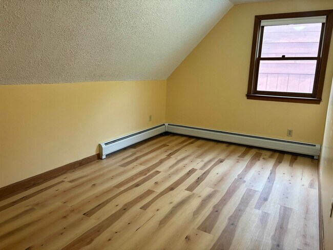 Building Photo - 147 Mansion Rd