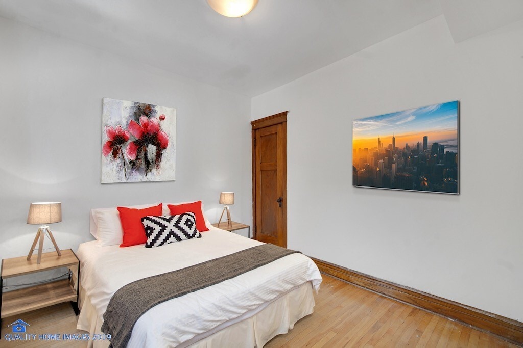 Building Photo - 2774 N Kenmore Ave