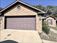 Building Photo - 3 Bedroom, 2 Bathroom Home