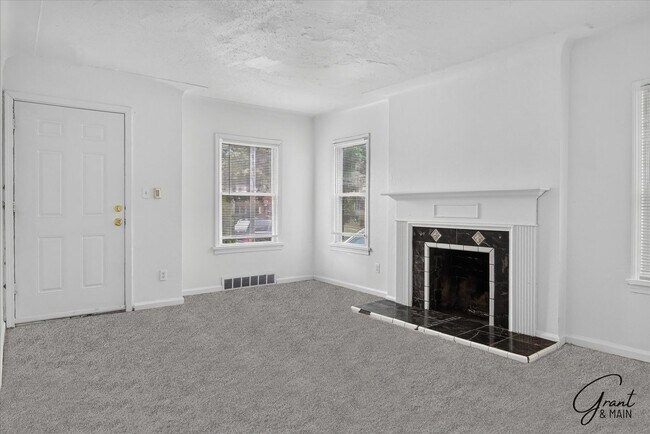 Building Photo - 14800 Tacoma St