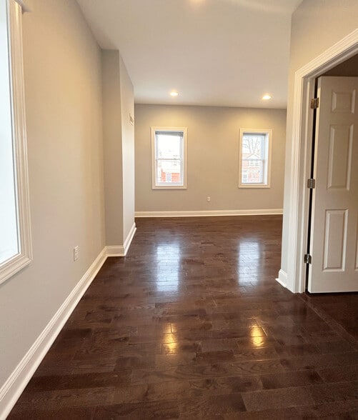 Building Photo - 157 E Duval St