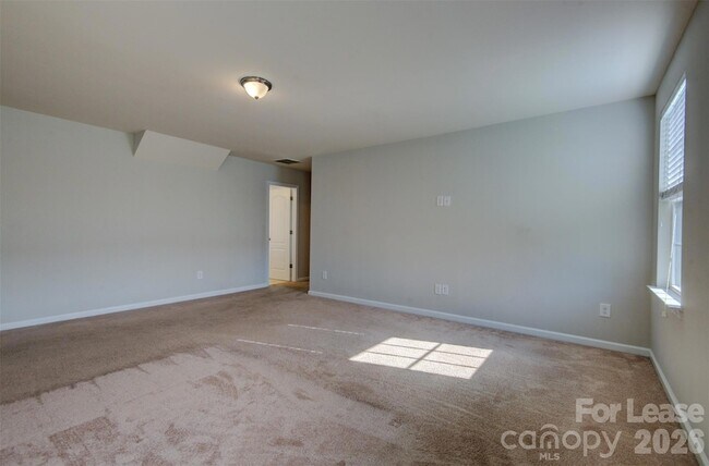 Building Photo - 16125 Hammersmith Farm Dr