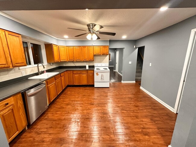 Building Photo - 1240 S 17th St