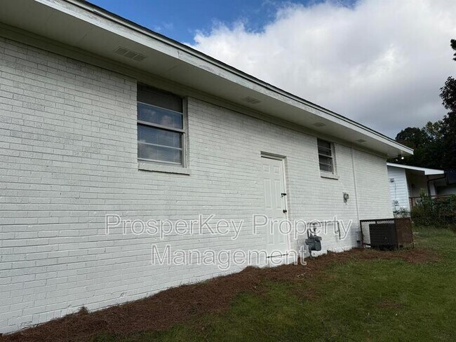 Building Photo - 4009 Ester Dr SW