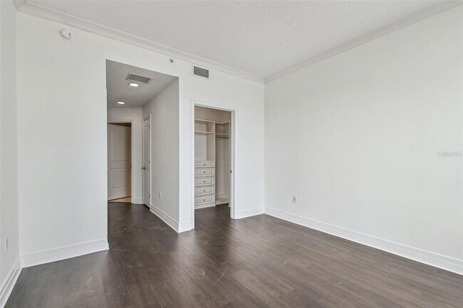 Building Photo - 1209 E Cumberland Ave