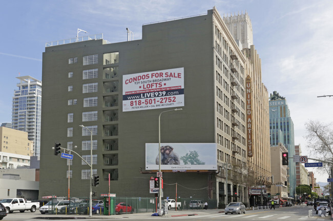 Primary Photo - The 939 Lofts