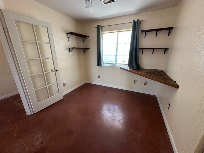 Building Photo - *$100.00 off 1st months Rent Move in Special!*Open Concept 3 Bedroom 2 Bath Home