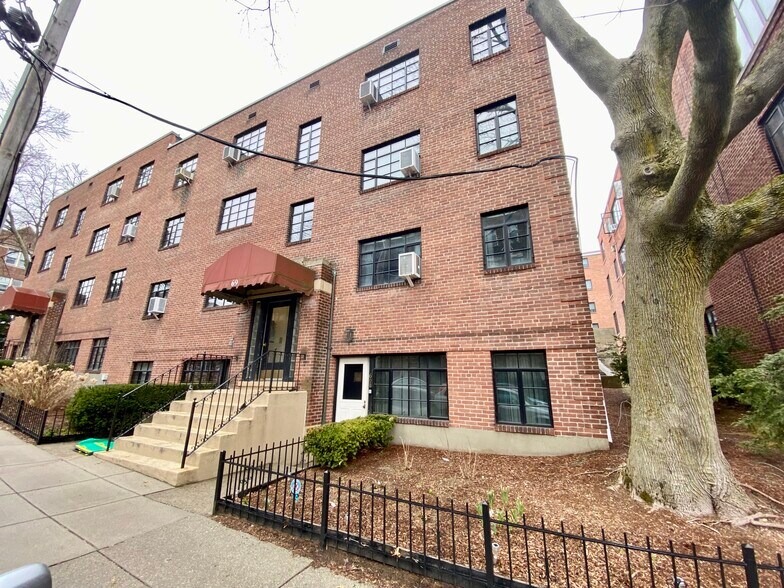 Building Photo - 69 Strathmore Rd