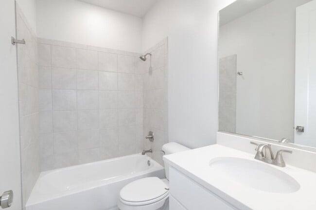 Building Photo - Beautiful New 3 Bedroom Home in Brio