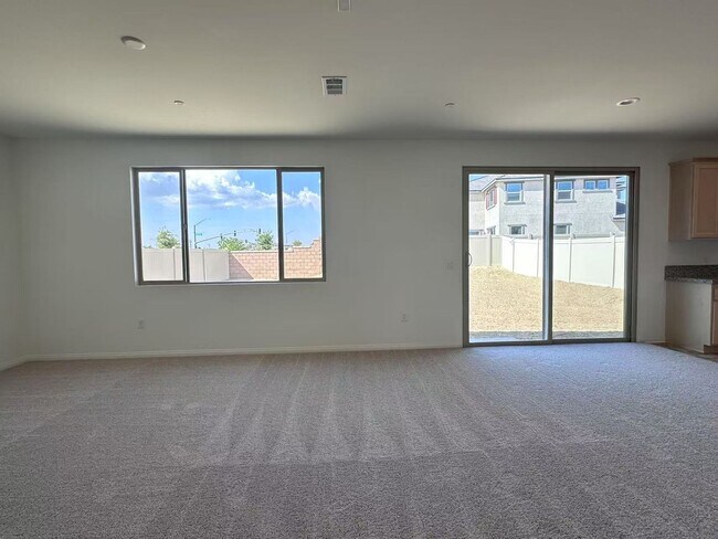Building Photo - New Home