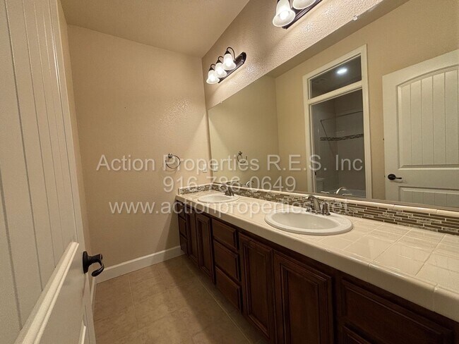 Building Photo - Gated Penryn Patio 2 Story Home, 3 Bedroom...