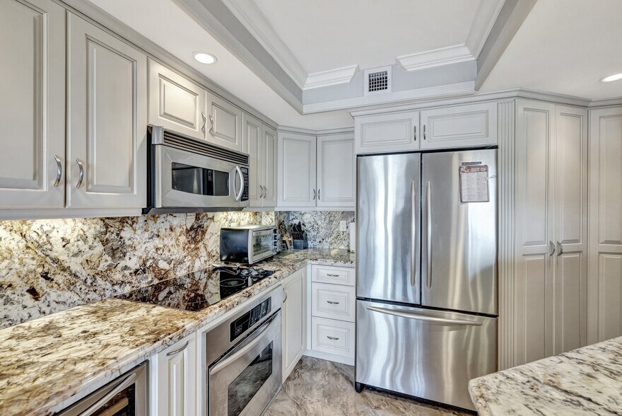 Building Photo - 2100 S Ocean Dr