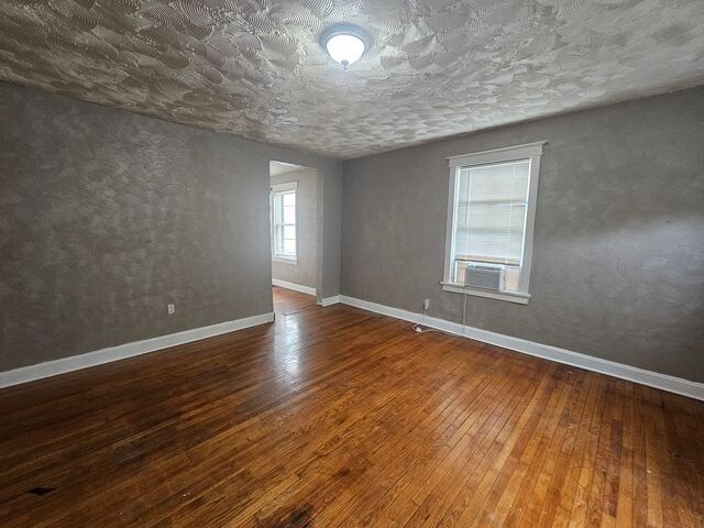 Building Photo - 2144 Cherry Ave