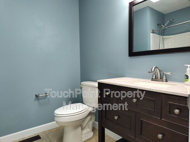 Building Photo - 303 Cedarwood Ln