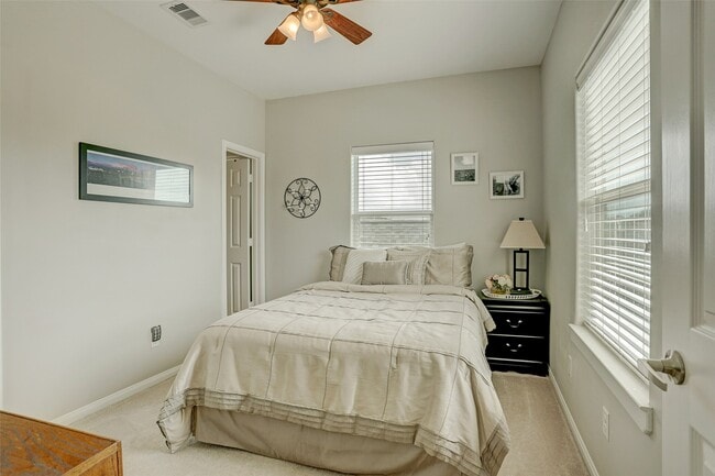 Building Photo - 936 W 26th St