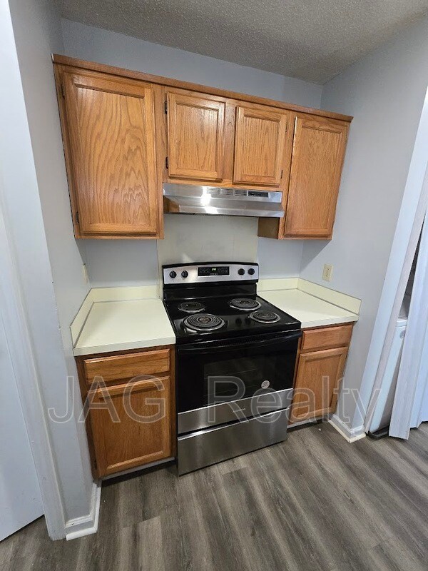 Building Photo - 3821 Rosedown Dr