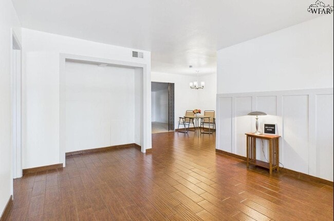 Building Photo - 5120 Parklane Dr