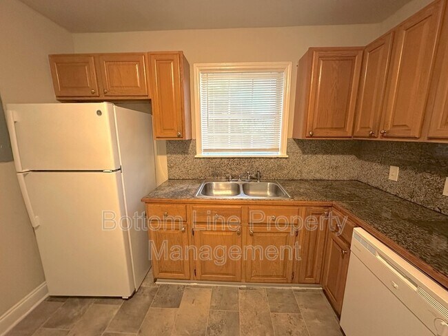 Building Photo - 1713 Longleaf Dr