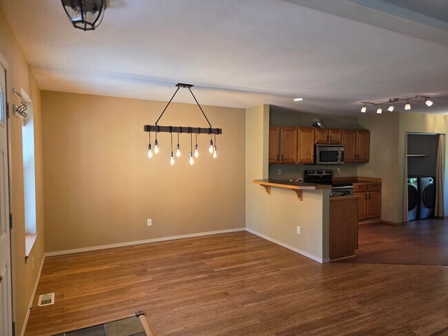 Building Photo - Craftsman Style 3 Bed/2 Bath Home - Bremerton