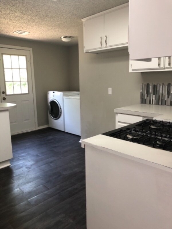 Building Photo - 1116 E Broadway St