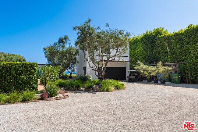 Building Photo - 28926 Cliffside Dr