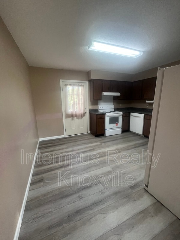 Building Photo - 405 Iroquois Ln