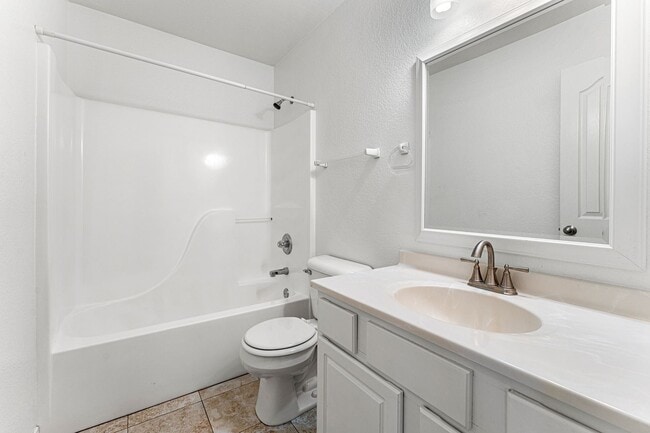 Building Photo - Spacious Home with Two Car Garage and Central A/C!