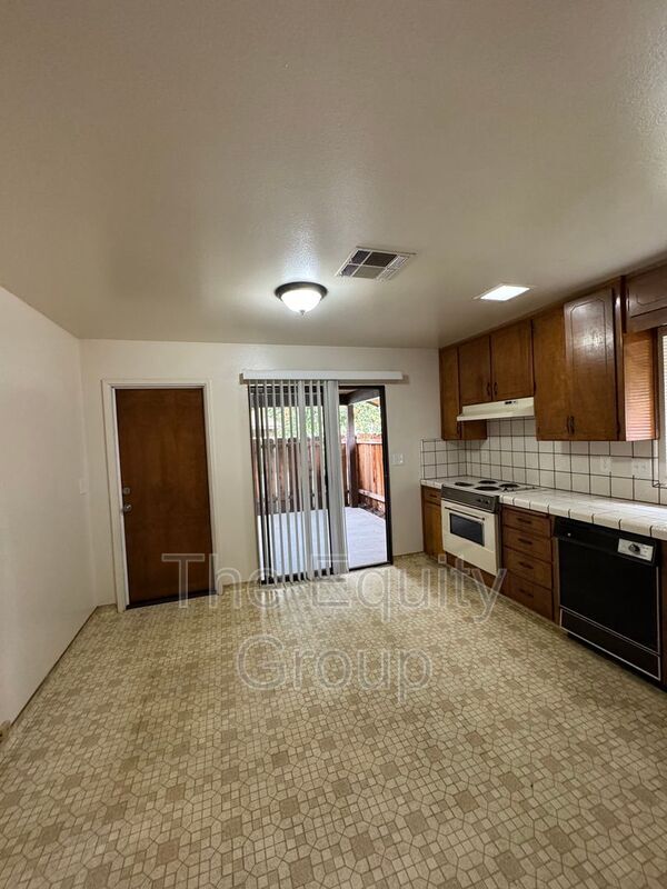 Building Photo - 4603 W Cypress Ave