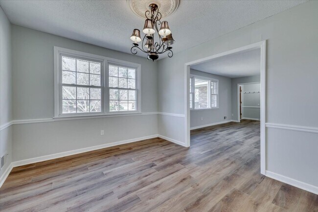 Building Photo - 3 Bed/2Bath home with garage, sunroom, and shed in Martinez