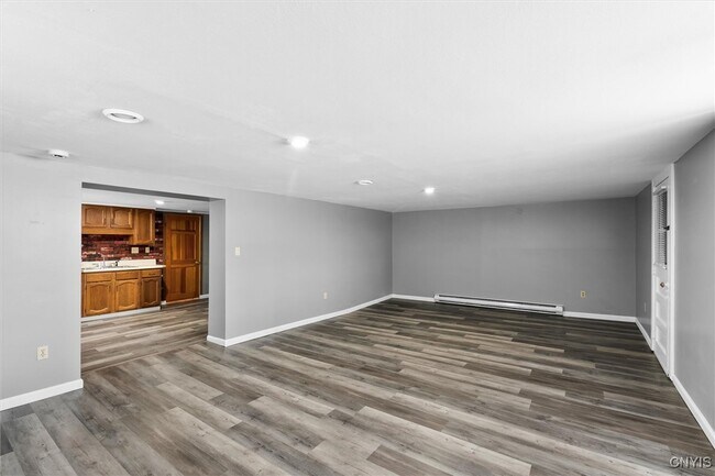 Building Photo - 941 Jamesville Ave