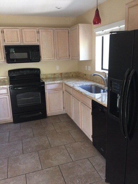 Kitchen - 15050 N Thompson Peak Pkwy
