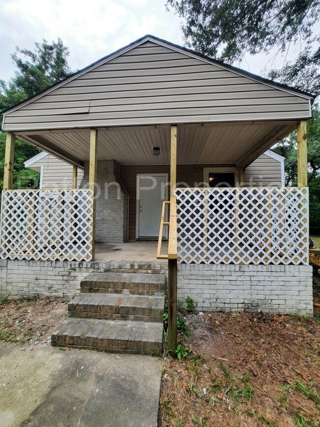 Building Photo - College Place Home