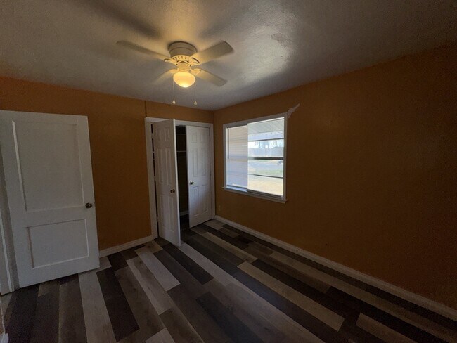 Building Photo - 145 E Santa Clair St