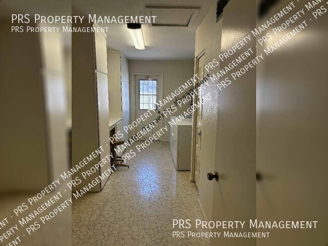 Building Photo - 4619 S Rita Ln