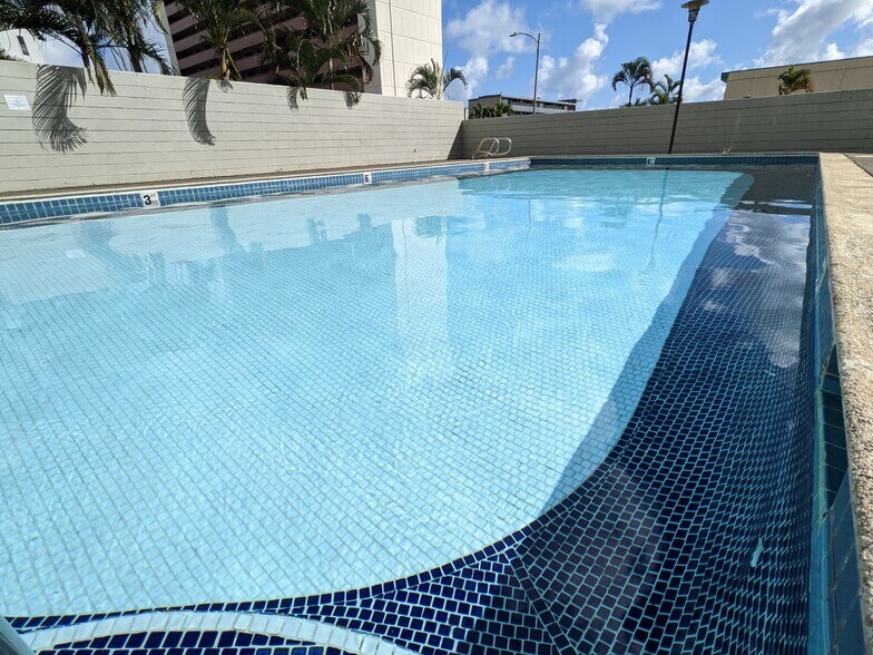 Community Pool - 46-270 Kahuhipa St
