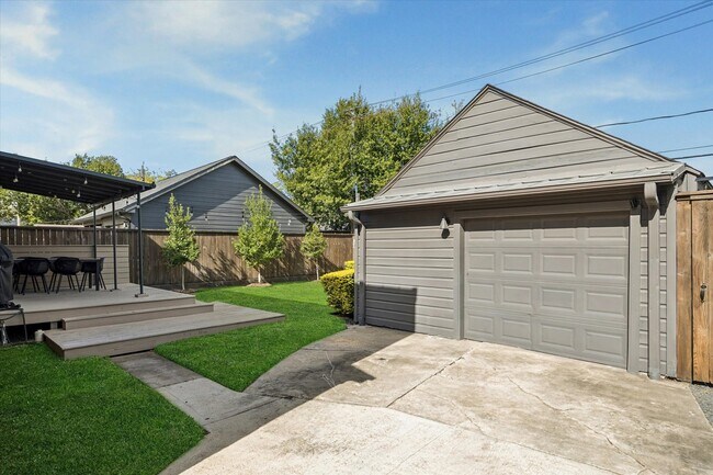 Building Photo - 2420 Nottingham St