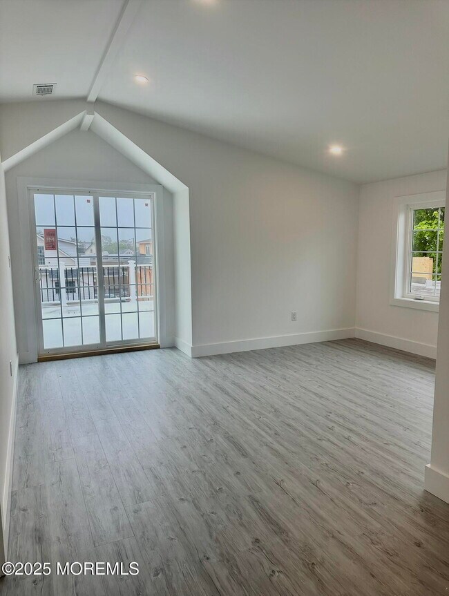 Building Photo - 169 Chelsea Ave
