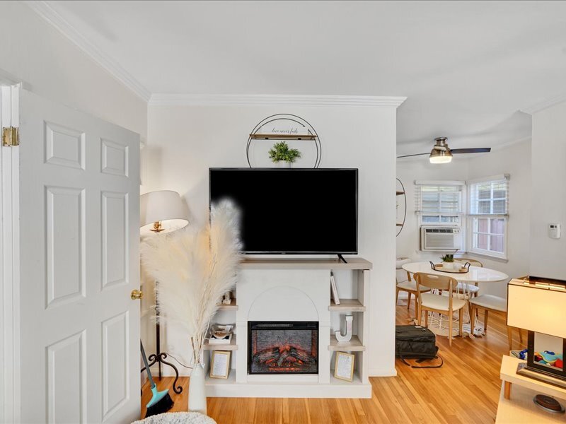 Living room/dining room - 4266 Troost Ave