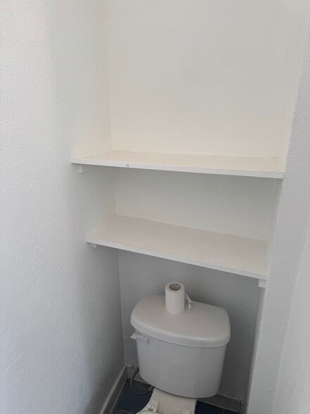 Building Photo - 256 W Florence Ave