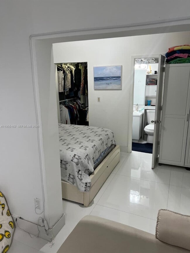 Building Photo - 246 Poinciana Island Dr