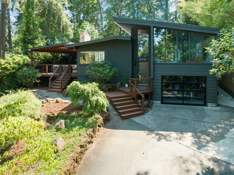 Building Photo - 570 Middlecrest Rd