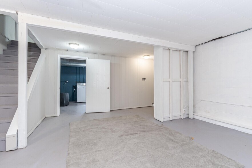 45S basement - 45 Whites Plz