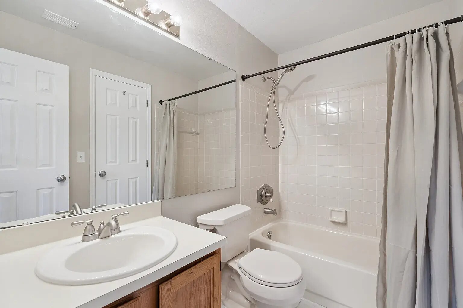 Building Photo - 682 Youngstown Pky