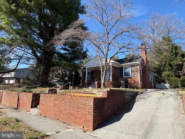 Building Photo - 540 Bellview Ave