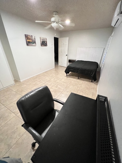 Building Photo - 1253 S Revere