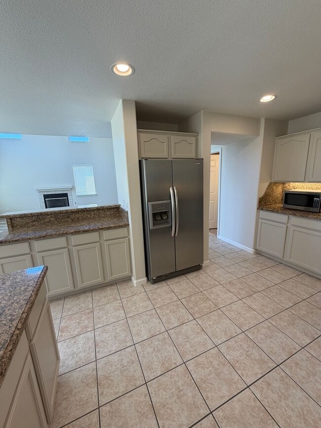 Building Photo - Newly Updated 4 Bedroom 2.5 Bathroom Home