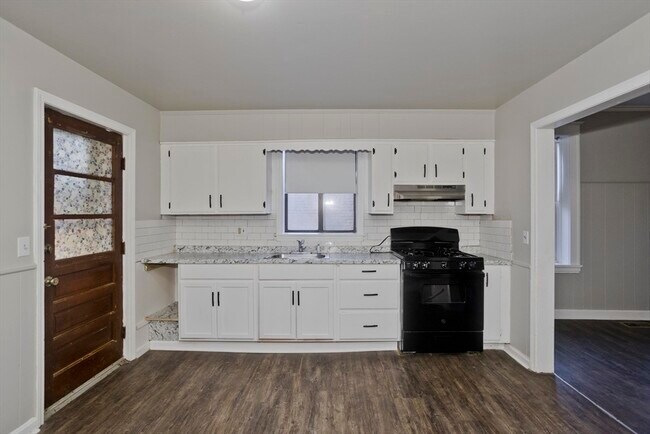 Building Photo - 116 Fort Pleasant Ave